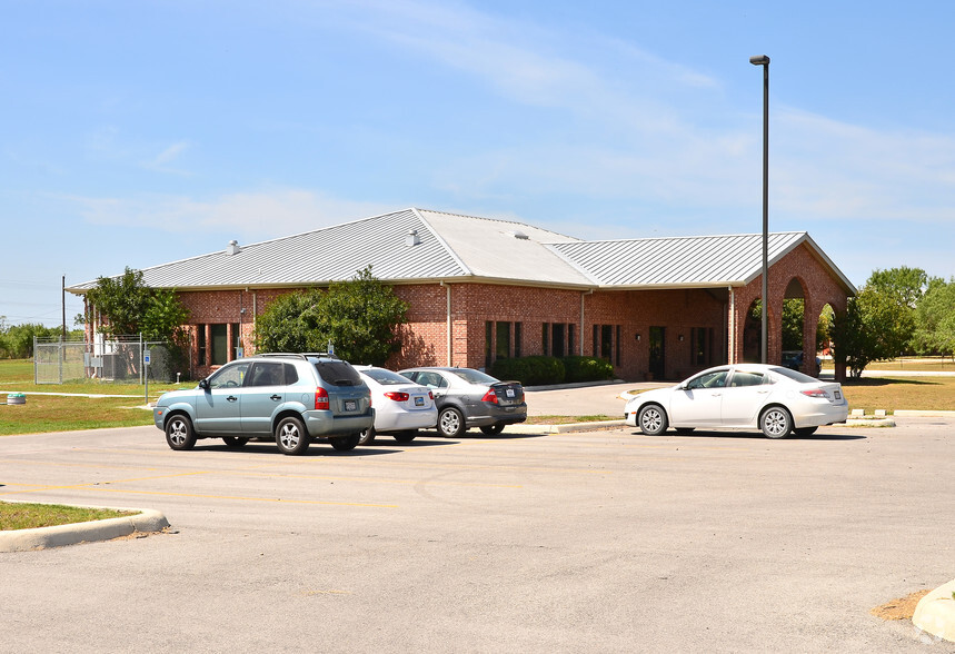 7704 S Loop 1604 East, Elmendorf, TX for sale - Building Photo - Image 2 of 14