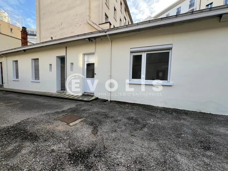 Light Industrial in Lyon to rent - Building Photo - Image 3 of 13