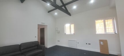 Old Linslade Rd, Leighton Buzzard to rent Interior Photo- Image 1 of 3