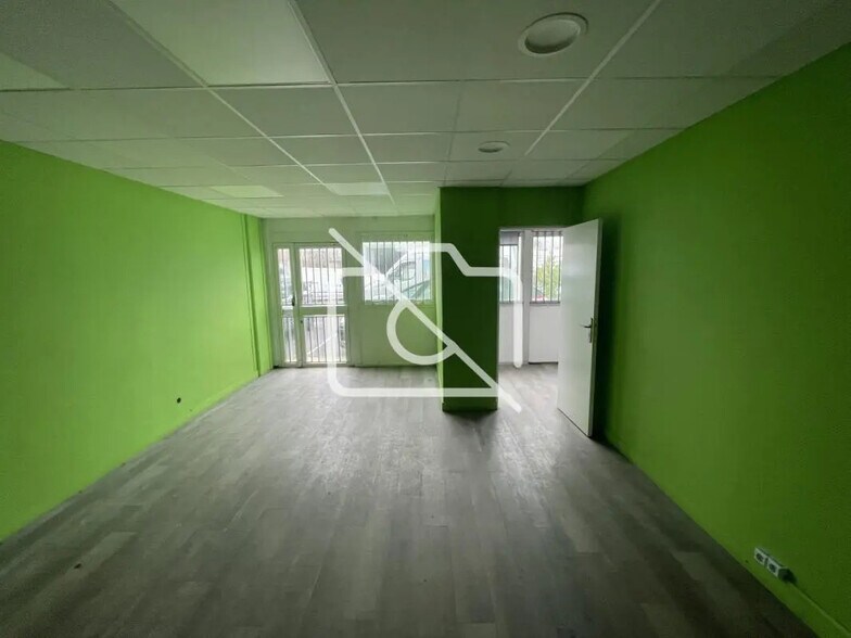 Industrial in Bondoufle to rent - Interior Photo - Image 3 of 5