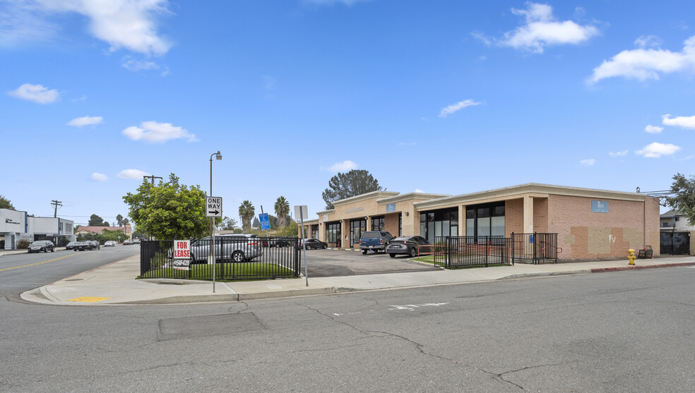 321-329 Van Houten Ave, El Cajon, CA for rent - Building Photo - Image 2 of 19