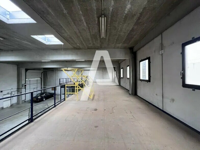 Light Industrial in Vitry-sur-Seine to rent - Interior Photo - Image 2 of 5
