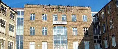 418 Bradford Rd, Batley to rent - Building Photo - Image 2 of 6