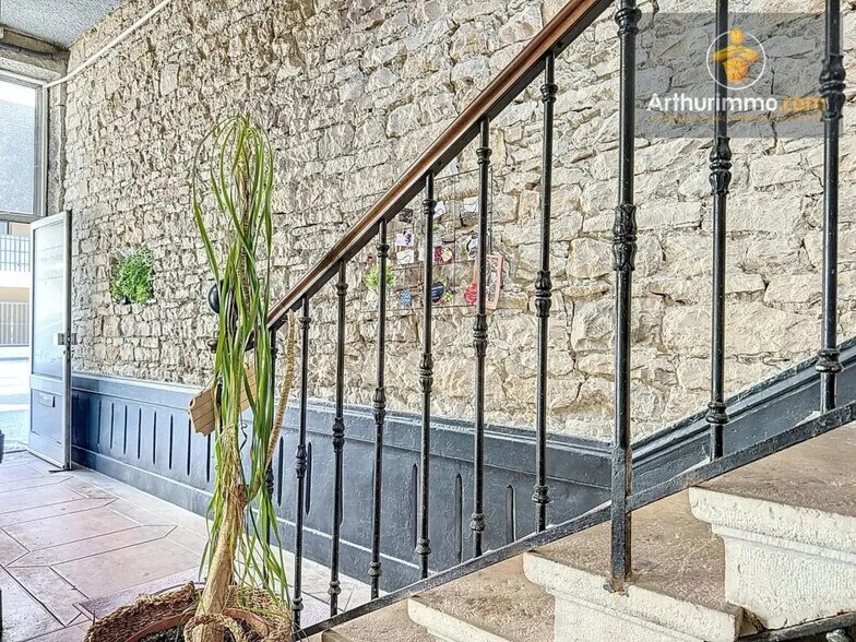 Office in Bourgoin-Jallieu for sale - Interior Photo - Image 2 of 8