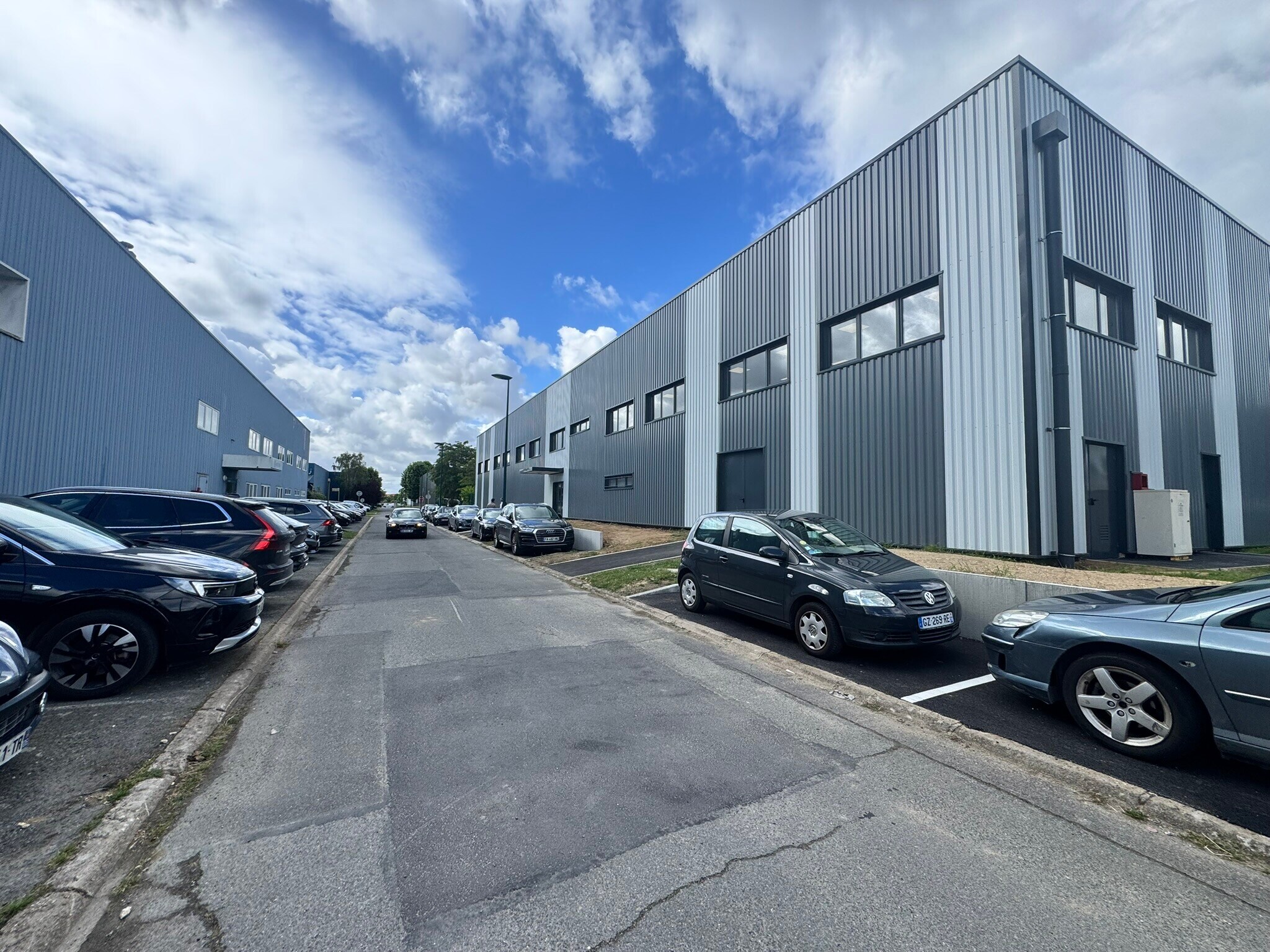 Industrial in Saint-Ouen-l'Aumône to rent Building Photo- Image 1 of 6