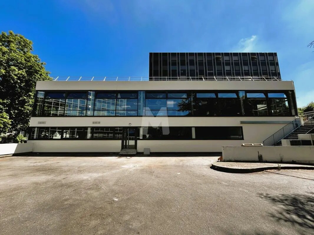 Office in Évry-Courcouronnes to rent Building Photo- Image 1 of 12