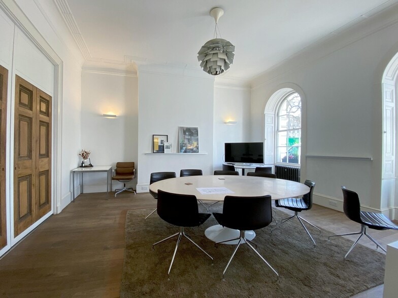 4-5 Fitzroy Sq, London to rent - Interior Photo - Image 1 of 8
