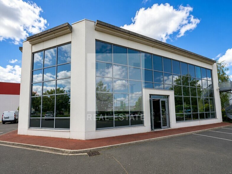 Retail in Limonest to rent - Building Photo - Image 2 of 13