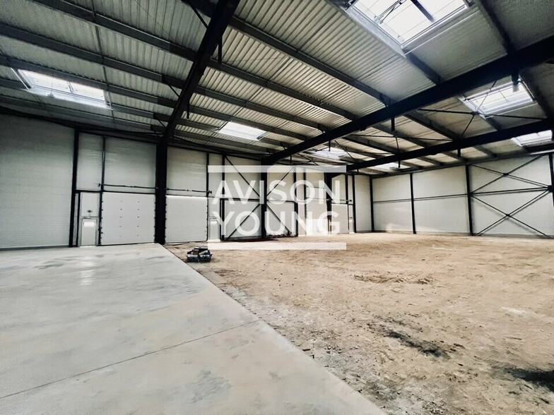 Light Industrial in Louvres for sale - Building Photo - Image 2 of 13