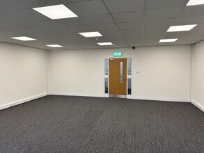 Hamilton St, Oldham to rent Interior Photo- Image 2 of 3