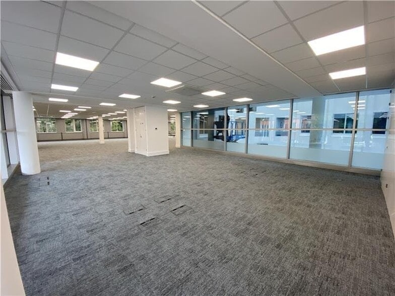 Bickenhill Ln, Birmingham to rent - Interior Photo - Image 3 of 10