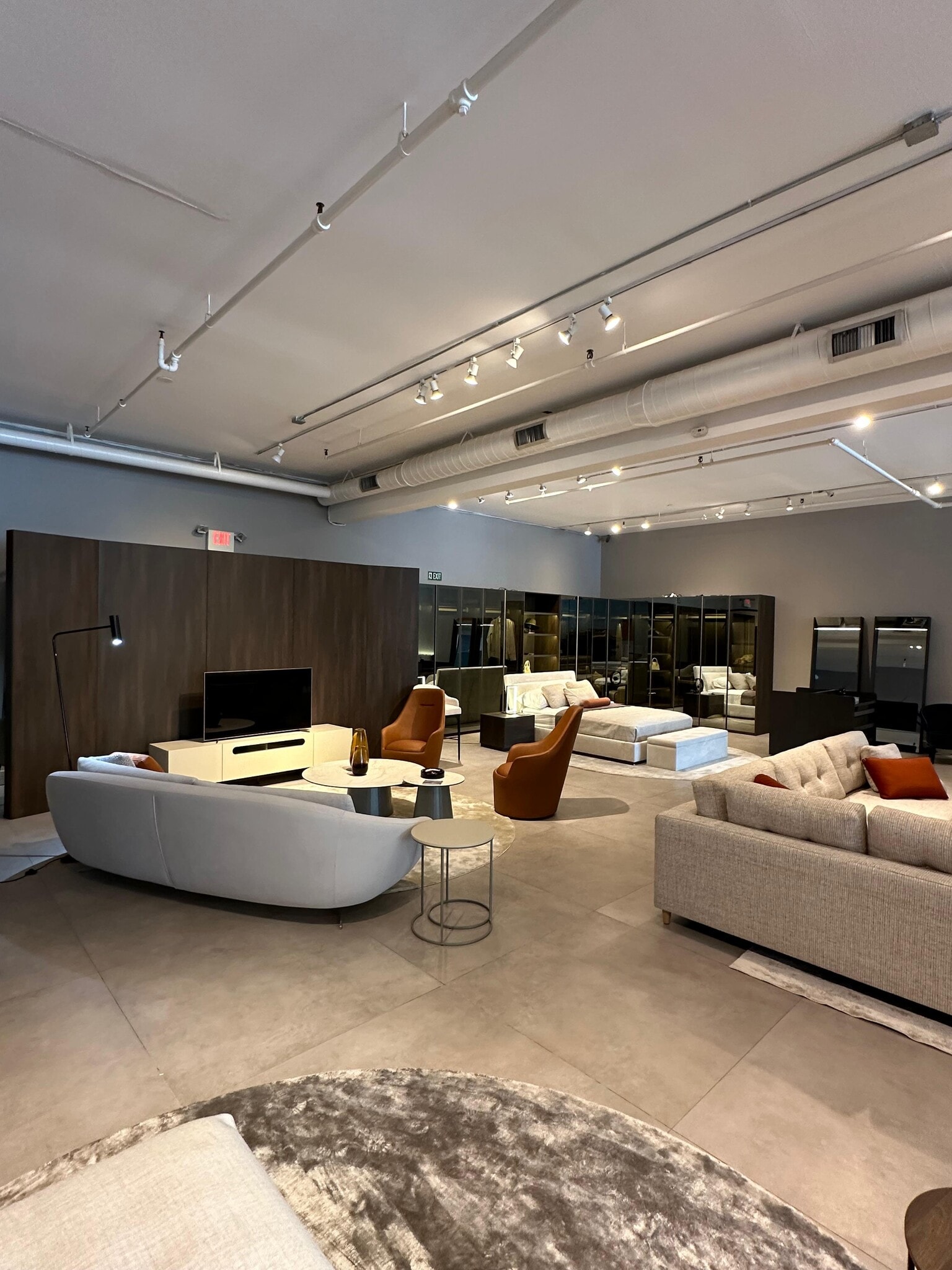 68 Route 17, Paramus, NJ to rent Interior Photo- Image 1 of 3