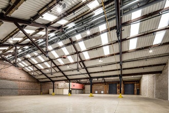 Harrington Rd, Liverpool to rent Interior Photo- Image 2 of 6