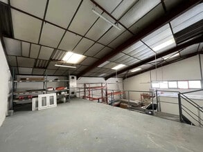 102 Rue Fleury Jay, GRIGNY-SUR-RHÔNE to rent Interior Photo- Image 2 of 5