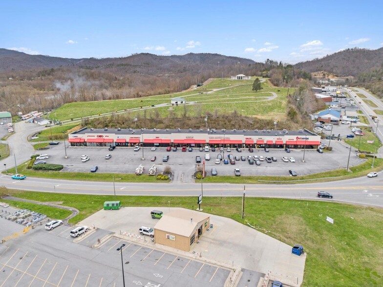 1875 N 25th St, Middlesboro, KY for rent - Building Photo - Image 3 of 11