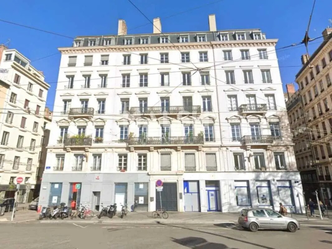 Retail in Lyon to rent Building Photo- Image 1 of 4