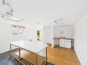 25 Portlan St, Troon to rent Interior Photo- Image 2 of 2