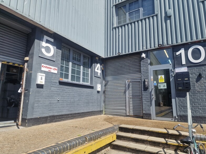 15 Argall Ave, London to rent - Building Photo - Image 2 of 14