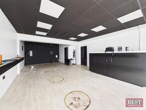 5-5A Marcus St, Newry to rent Interior Photo- Image 1 of 3