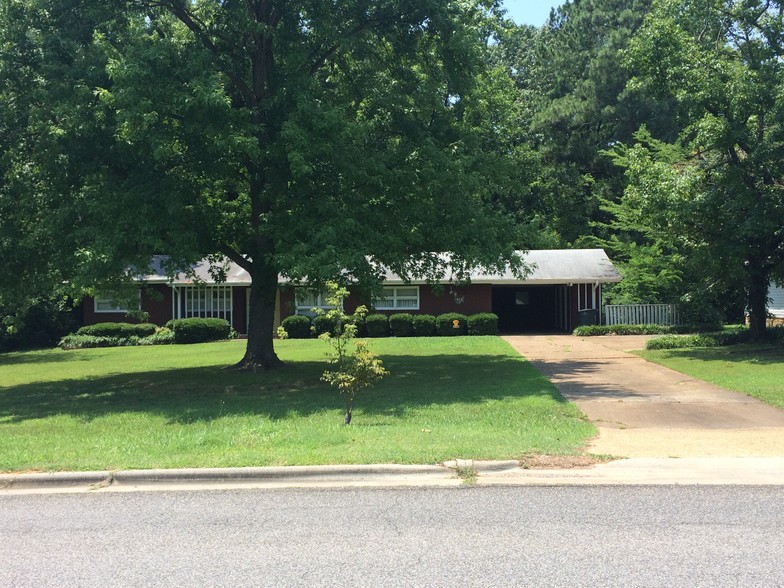 1833 Darby Dr, Florence, AL for sale - Primary Photo - Image 1 of 1