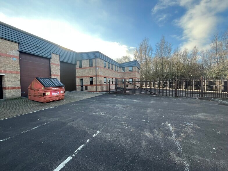 565 Blandford Rd, Poole to rent - Building Photo - Image 2 of 3