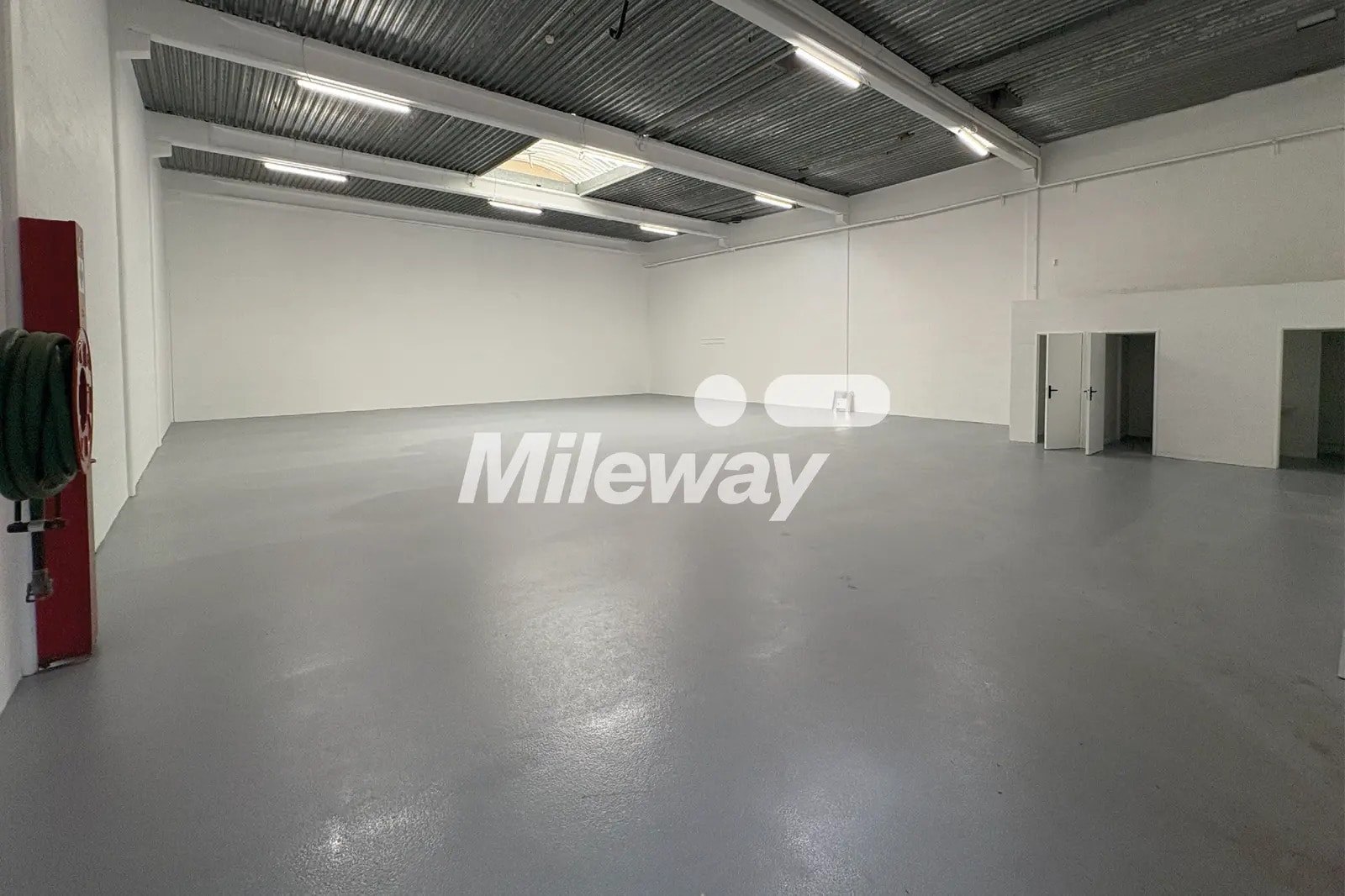 Light Industrial in Éragny to rent Interior Photo- Image 1 of 9