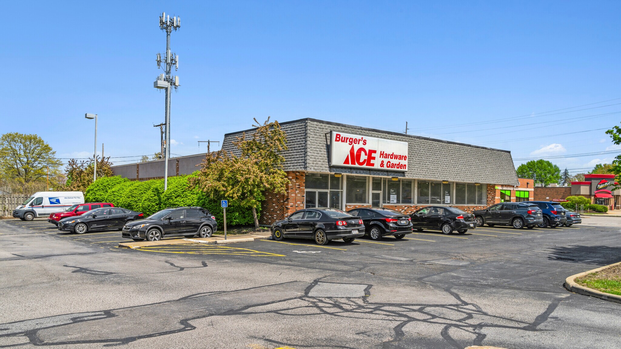 7333 Lakeshore Blvd, Mentor, OH to rent Building Photo- Image 1 of 9