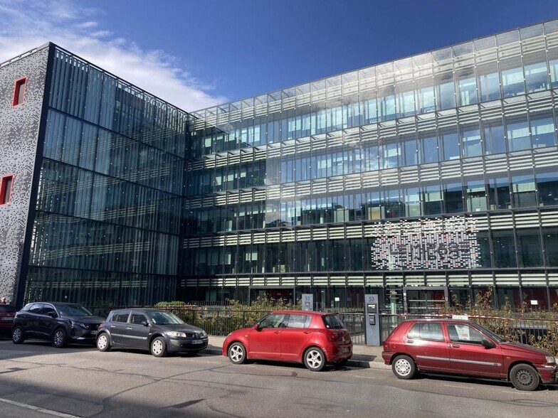 53 Avenue Paul Krüger, Villeurbanne to rent - Building Photo - Image 2 of 12