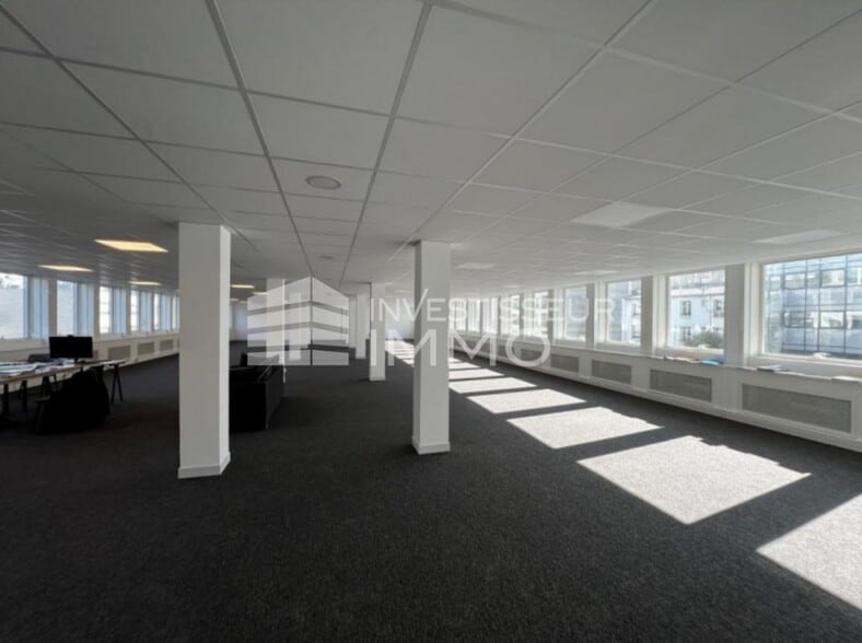 Office in Levallois Perret to rent - Building Photo - Image 3 of 4