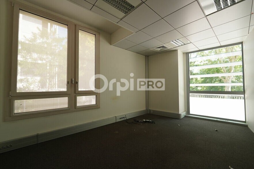 Office in Lyon to rent - Interior Photo - Image 2 of 10