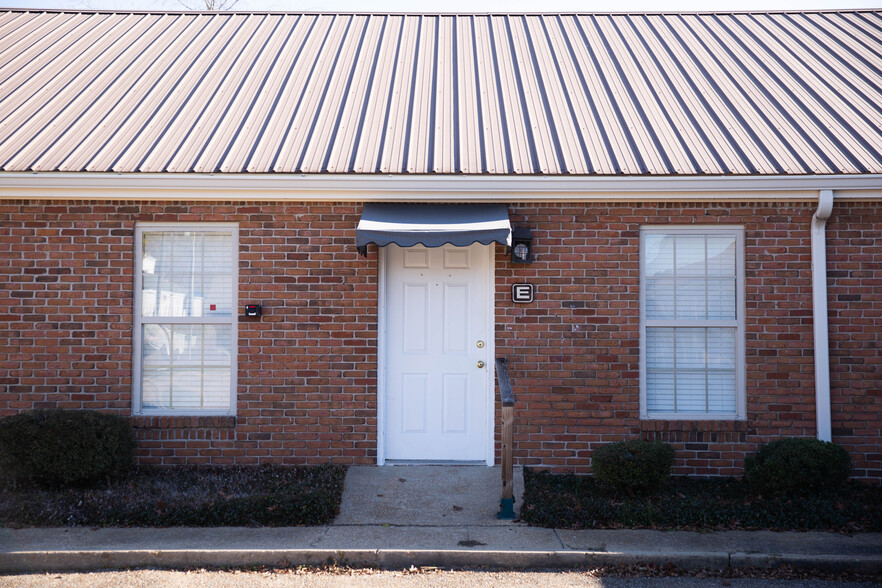 640 Lakeland East Dr, Flowood, MS for sale - Building Photo - Image 1 of 1