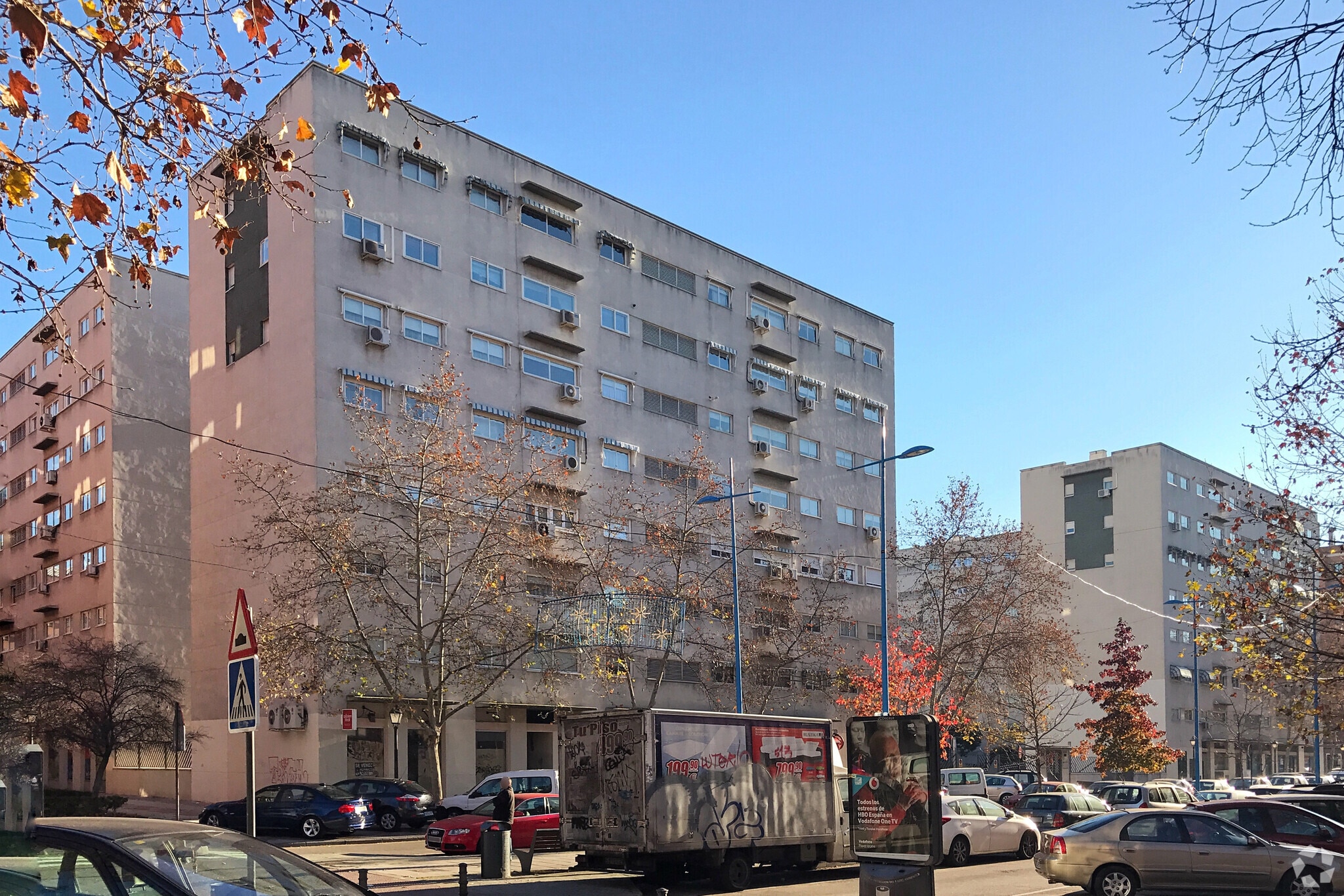 Retail in Alcorcón, Madrid to rent Primary Photo- Image 1 of 2