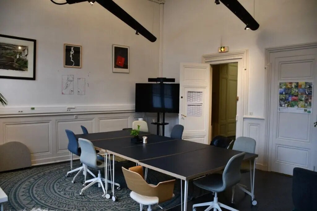 Location Bureaux 207 m² - Photo 1