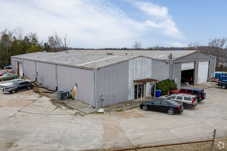 210 Industrial Dr, Mount Juliet, TN for sale - Building Photo - Image 1 of 1