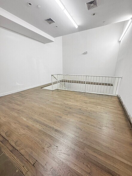 125 E 54th St, New York, NY for rent - Interior Photo - Image 3 of 15