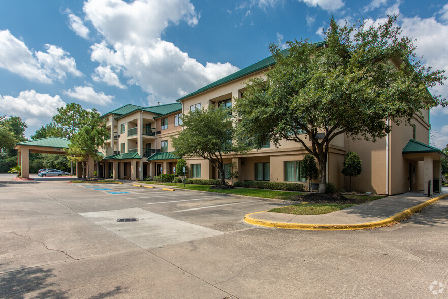 1020 Lake Front Cir, The Woodlands, TX for sale - Primary Photo - Image 1 of 1