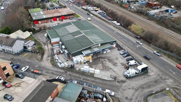 R Hicks & Sons, Brimington Rd N, Chesterfield to rent - Building Photo - Image 2 of 3
