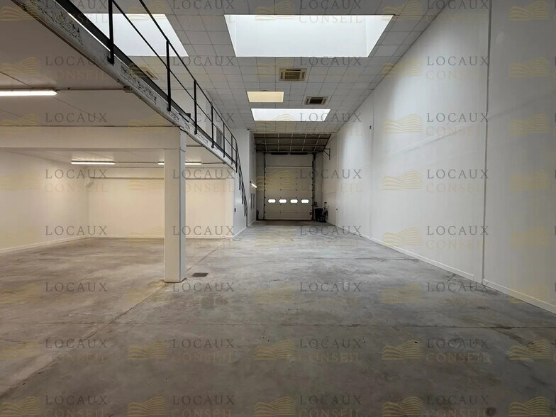 Light Industrial in Ennery to rent - Interior Photo - Image 2 of 13