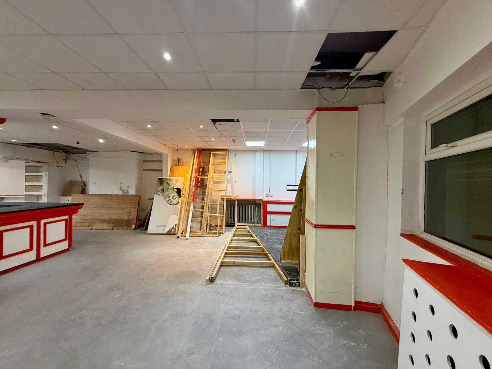 90 Rice Ln, Liverpool to rent Interior Photo- Image 1 of 12