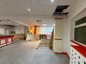 90 Rice Ln, Liverpool to rent Interior Photo- Image 1 of 12