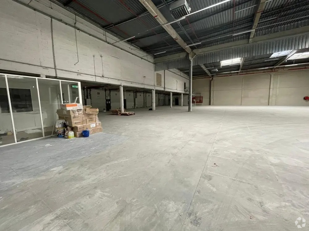 Industrial in Saint-Witz to rent Interior Photo- Image 1 of 5