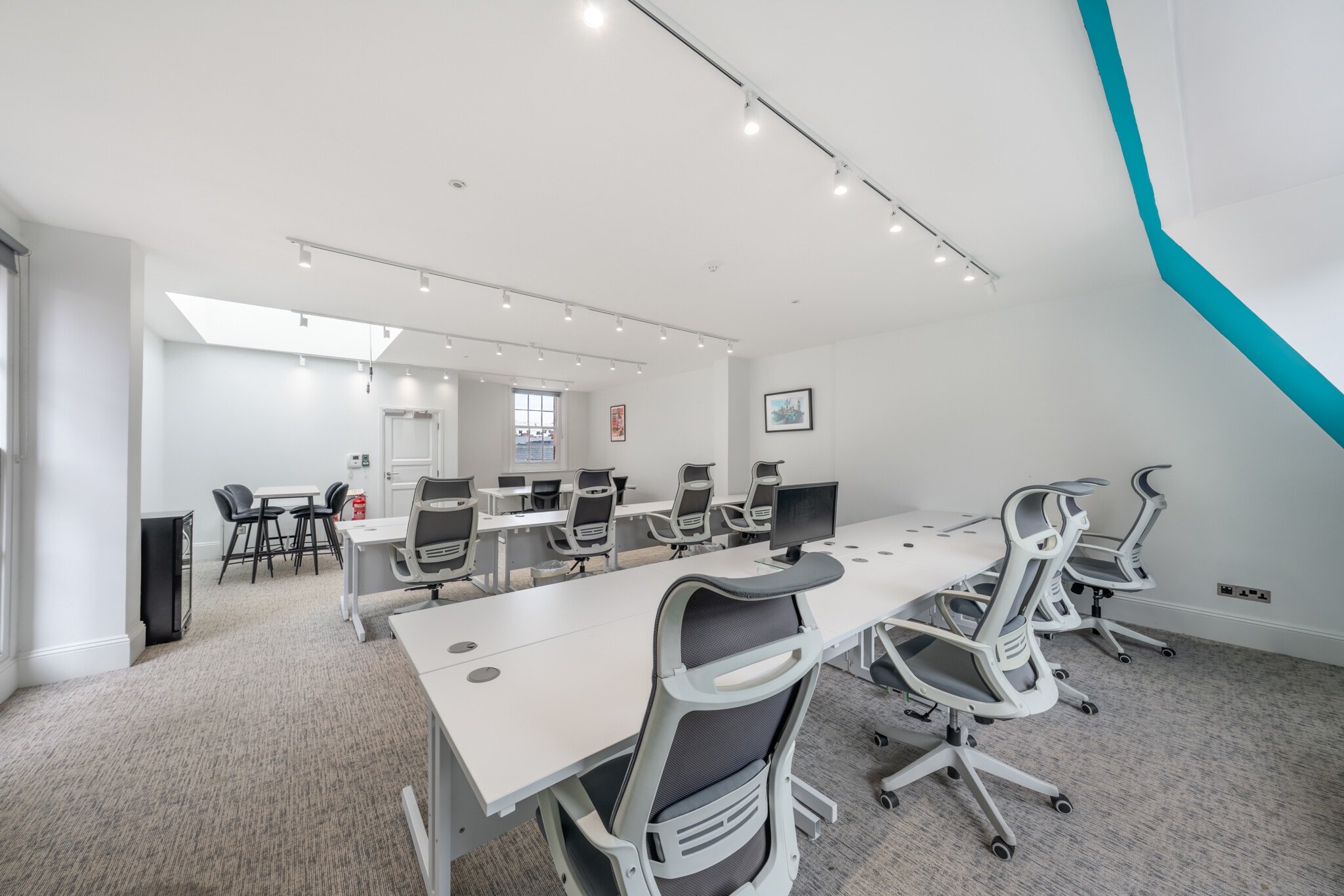 22 Gilbert St, London to rent Interior Photo- Image 1 of 4
