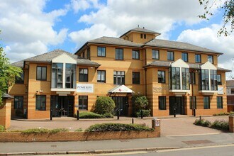 Regatta Pl, Bourne End to rent Building Photo- Image 1 of 2