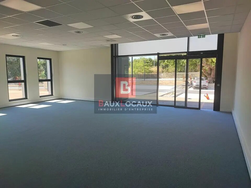 Location Commerce 310 m² - Photo 1