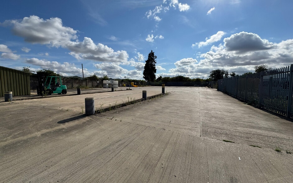 8 Spalding Drove, Spalding to rent - Building Photo - Image 1 of 7