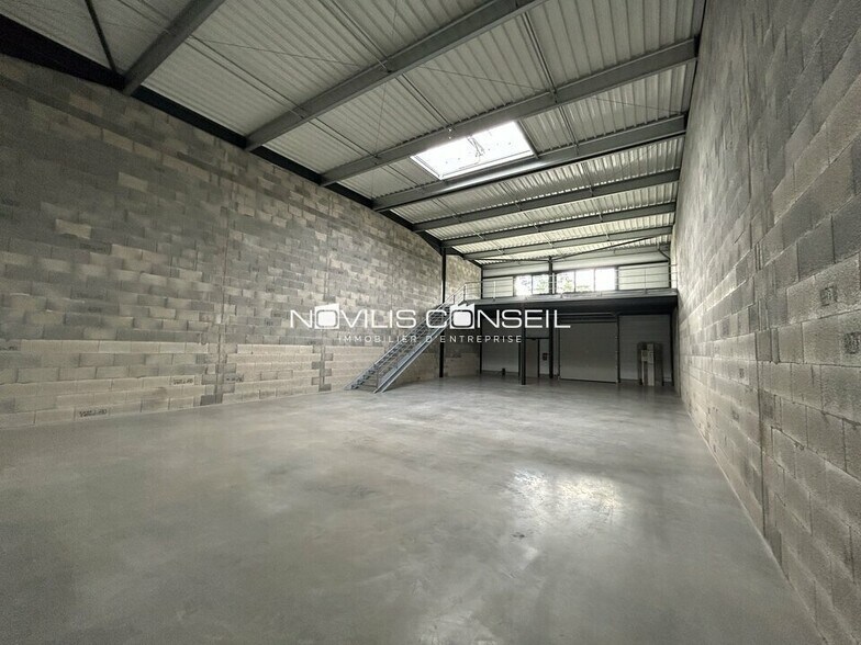 Light Industrial in Montauban for sale - Building Photo - Image 3 of 13