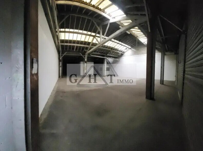Industrial in Villeneuve-Saint-Georges to rent - Building Photo - Image 1 of 8