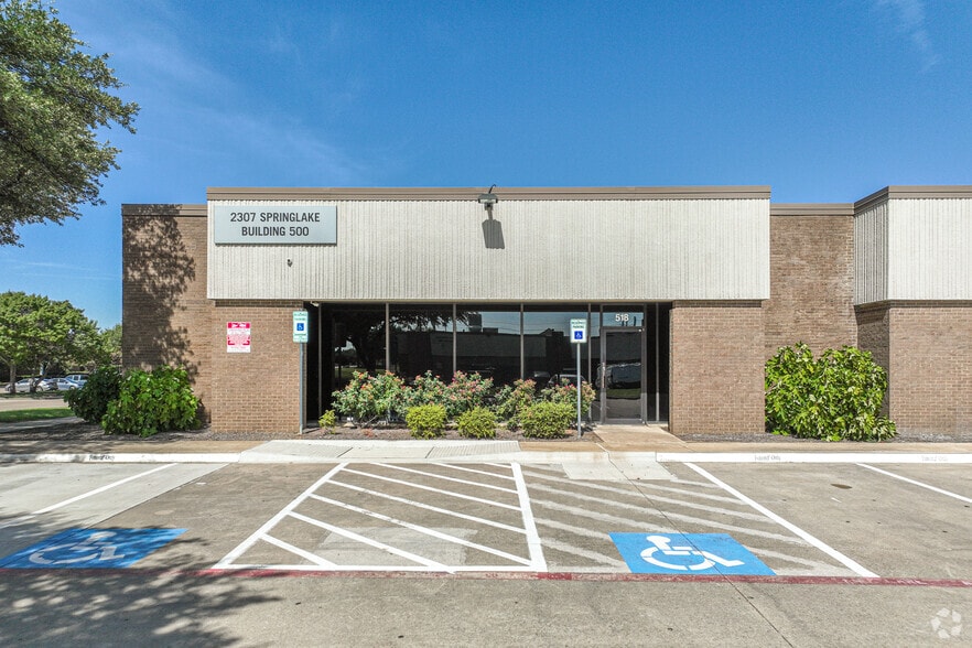 2307 Springlake Rd, Farmers Branch, TX to rent - Building Photo - Image 3 of 20