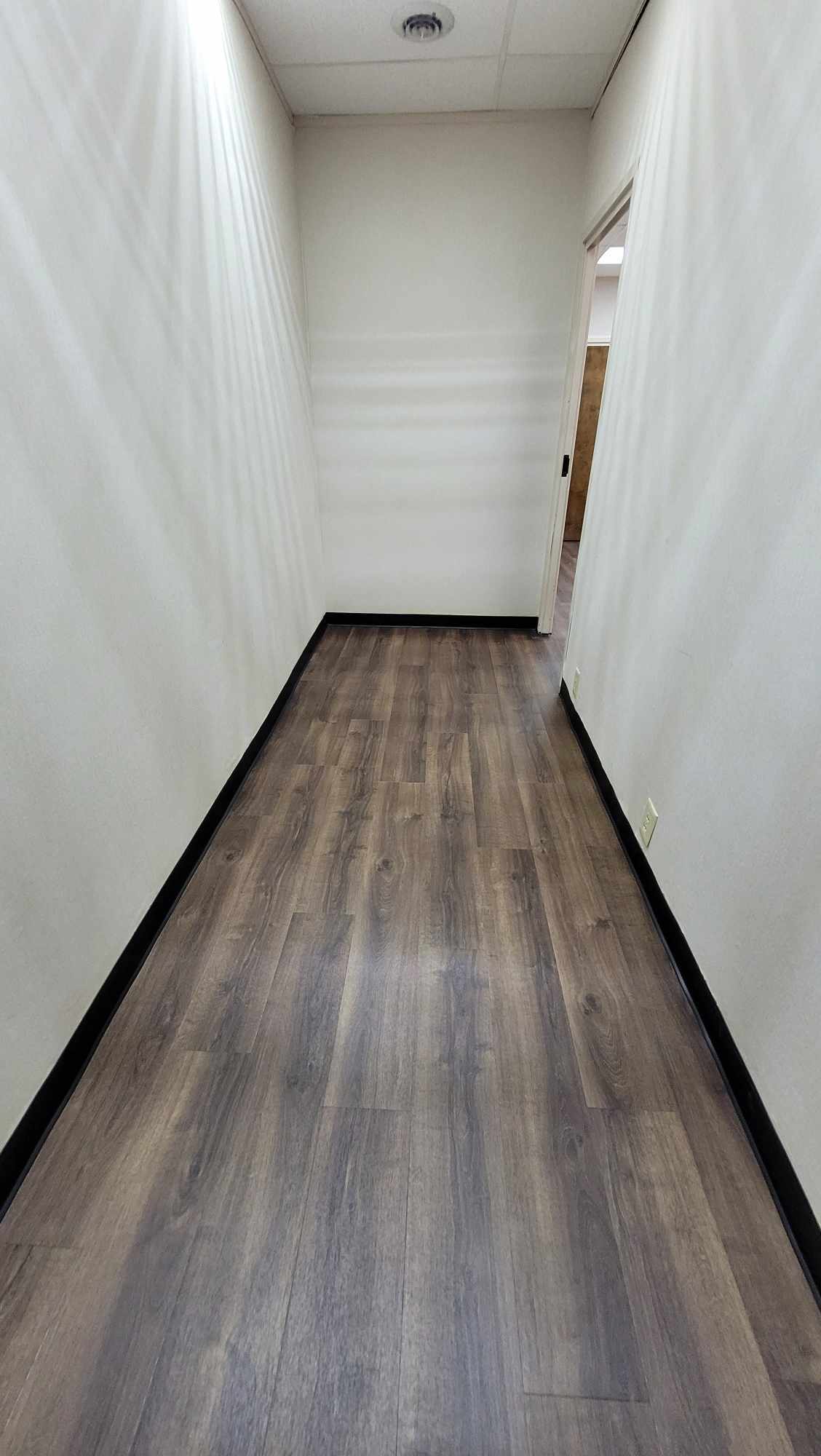 2500 W Broad St, Athens, GA to rent Interior Photo- Image 1 of 6