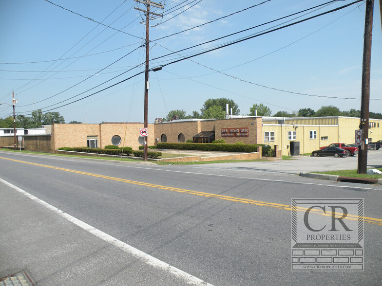 46 Violet Ave, Poughkeepsie, NY for sale - Primary Photo - Image 2 of 9